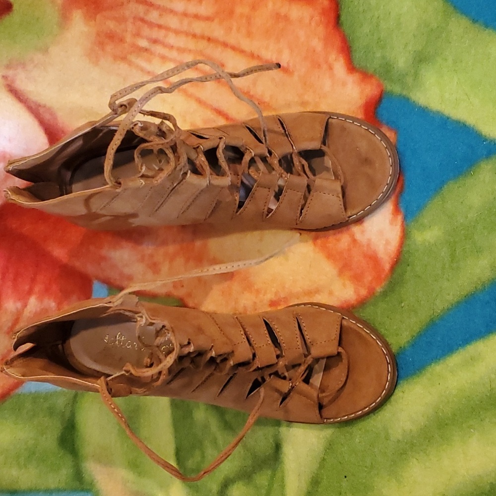 👢6.5 Altar’d State Vegan Light Brown Heels - Picture 10 of 11
